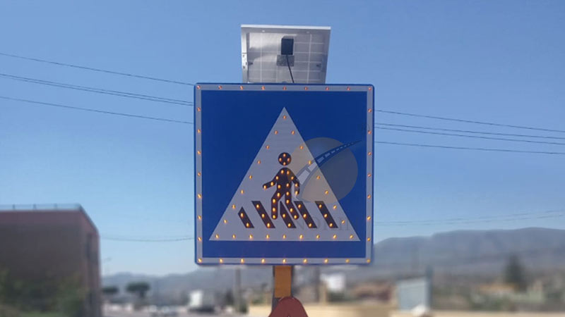 solar powered flashing crosswalk sign